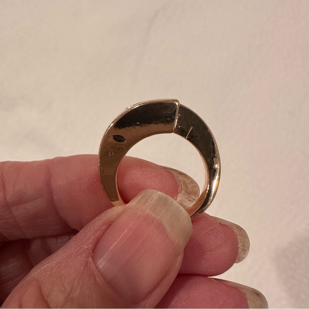 CLASSY GOLD TONE AND CZ RING. - Picture 6 of 10